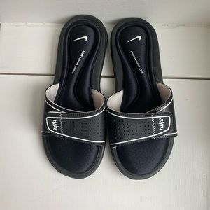 Nike comfort slides women’s size 6 black